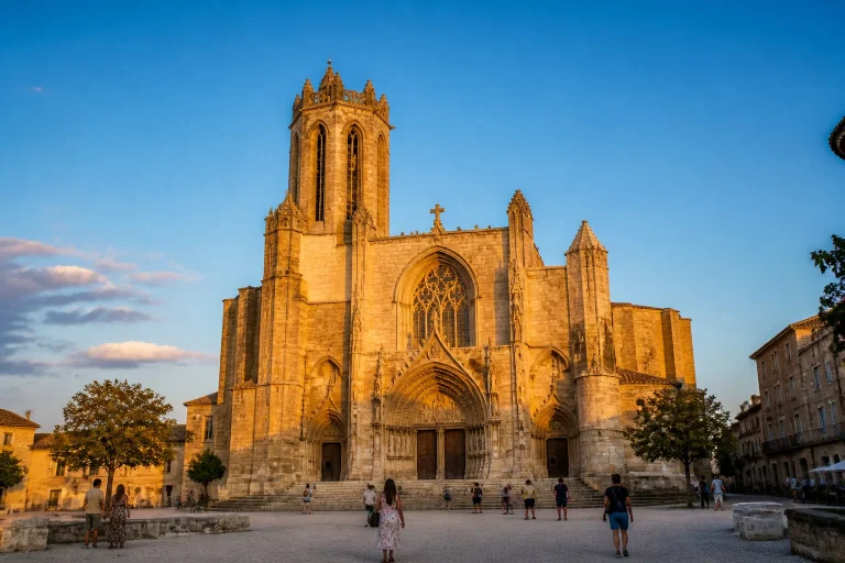 Eglise saint vincent de carcassonne au coucher du soleil