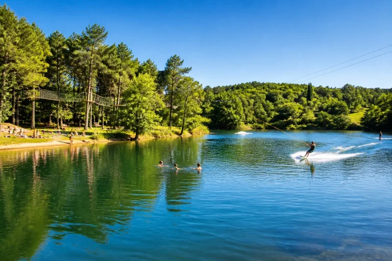 Lac de cavayere loisirs nautiques et aventure